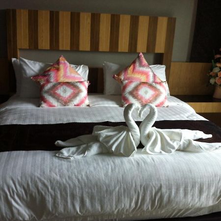 Hobby Hotel Uttaradit Eksteriør bilde